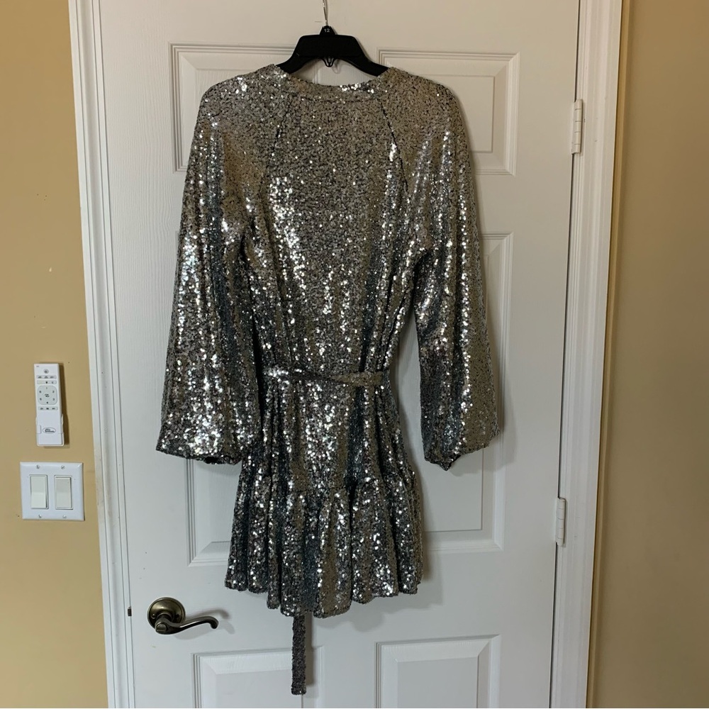 NWT Alex Marie Shimmering Silver Sequin V-Neck Long Sleeve Tie Waist Mini Dress - Picture 2 of 8